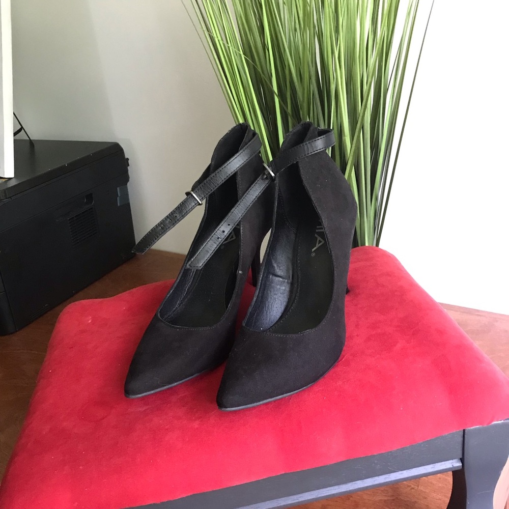 Black Mia Heels